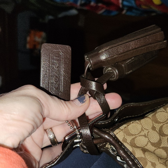 Coach made in NY small kissing C EUC NO CALL OUTS - Picture 3 of 9